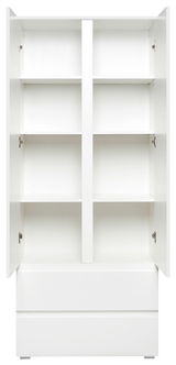 Weißer Mehrzweckschrank mit offenen Türen, drei Regalböden und zwei Schubladen, Frontalansicht.