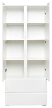 Weißer Mehrzweckschrank mit offenen Türen, drei Regalböden und zwei Schubladen, Frontalansicht.