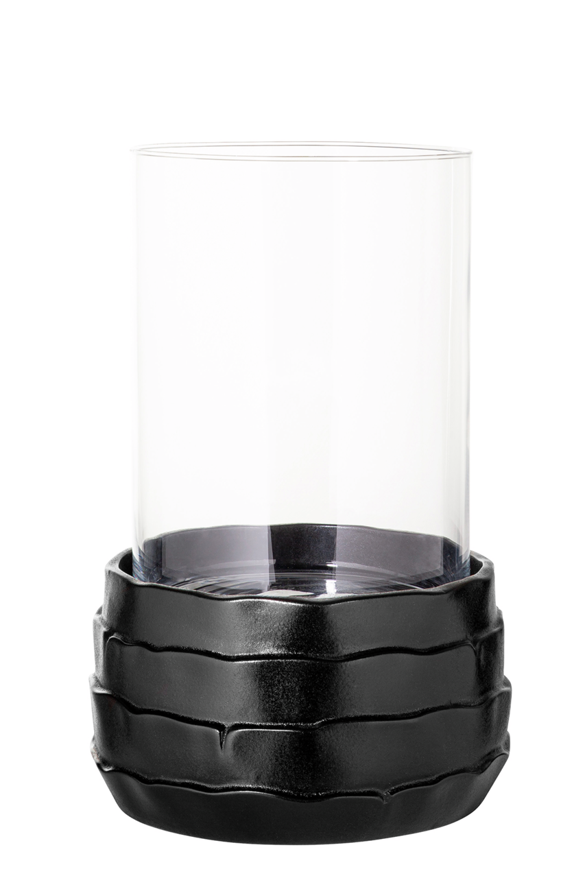 Windlicht aus Glas und Keramik, frontal fotografiert, mit einem schwarzen, strukturierten Keramiksockel und einem klaren Glaszylinder.