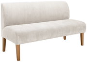 Beige Sitzbank mit Holzbeinen, seitliche Perspektive