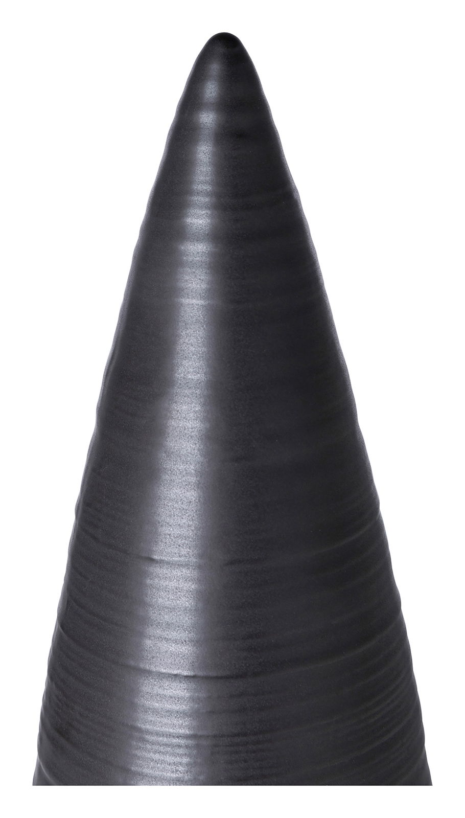 Nahaufnahme eines silbernen Dekobaums in Kegelform