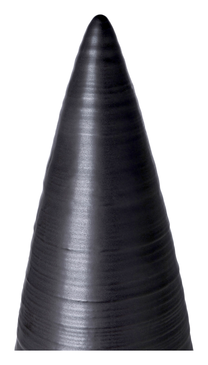 Nahaufnahme eines silbernen Dekobaums in Kegelform