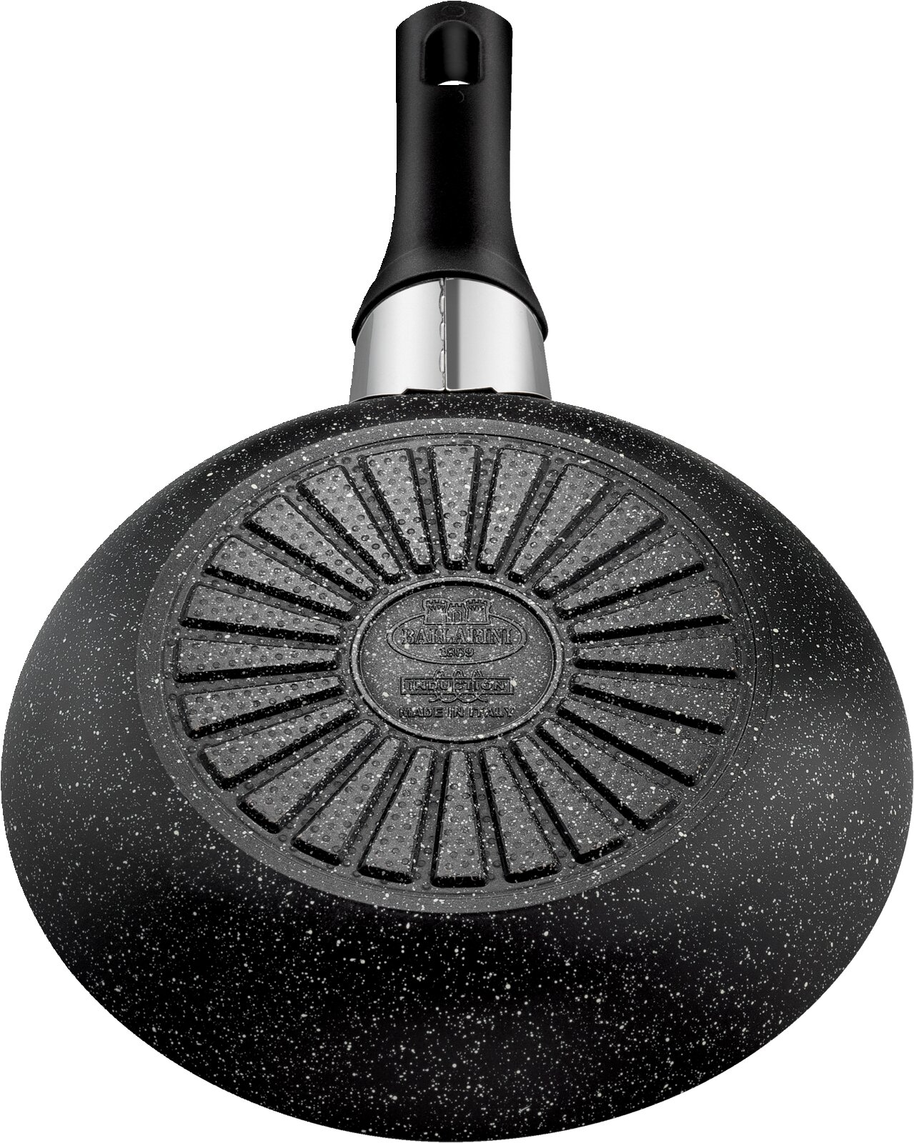 Ansicht von unten der BALLARINI Bratpfanne VIPITENO CERAMIC mit schwarzer, gesprenkelter Oberfläche und ergonomischem Griff.