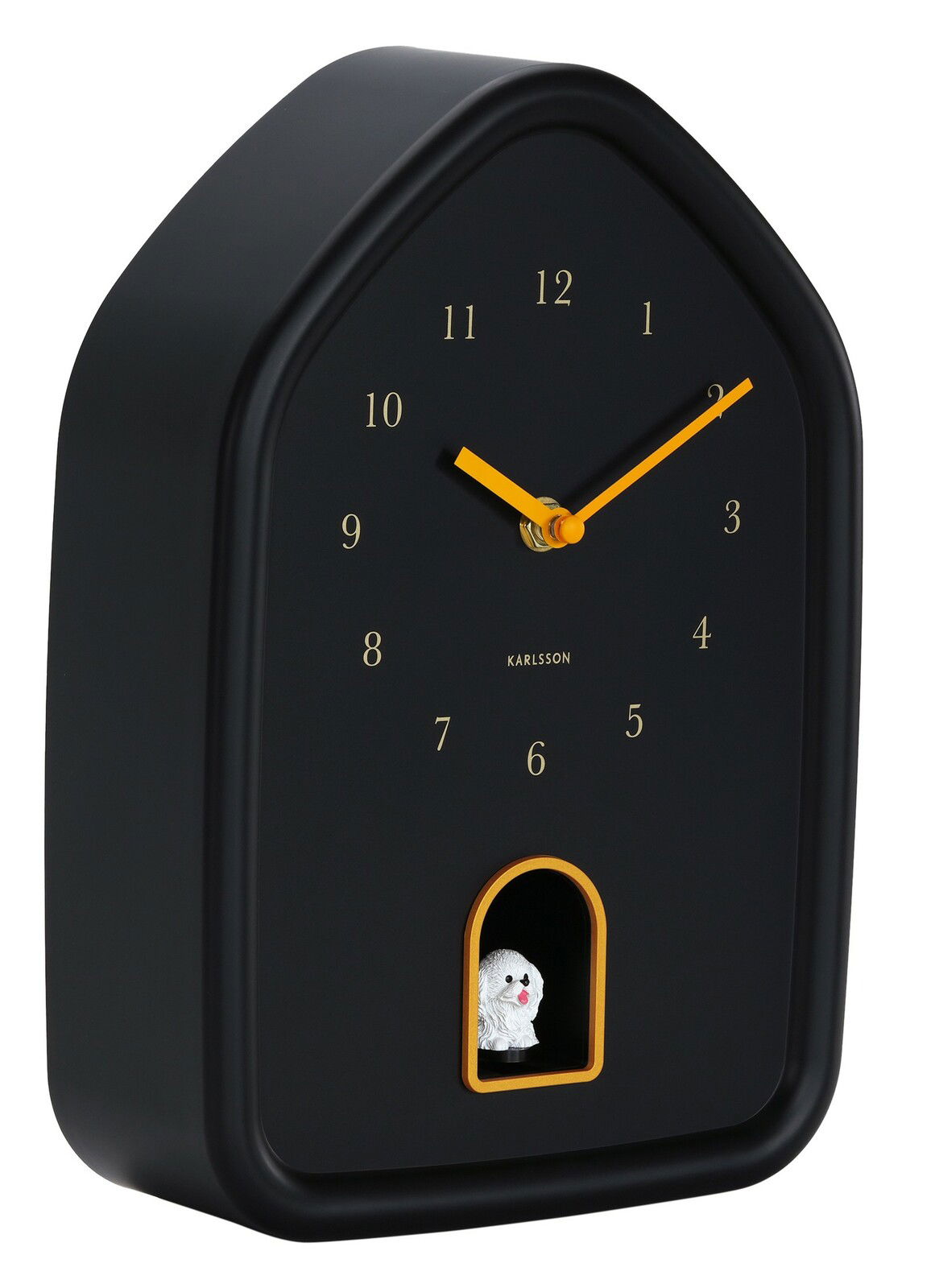Schwarze Wanduhr in Hausform mit gelben Zeigern und einer kleinen Hundefigur in einer Öffnung unten, seitliche Perspektive.