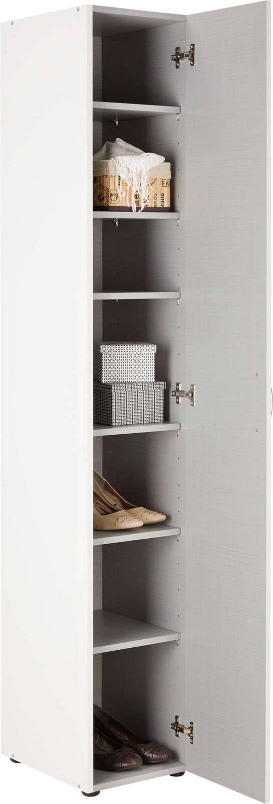 Weißer Mehrzweckschrank mit geöffneter Tür, zeigt mehrere Regalböden mit Schuhen und Aufbewahrungsboxen, seitliche Perspektive