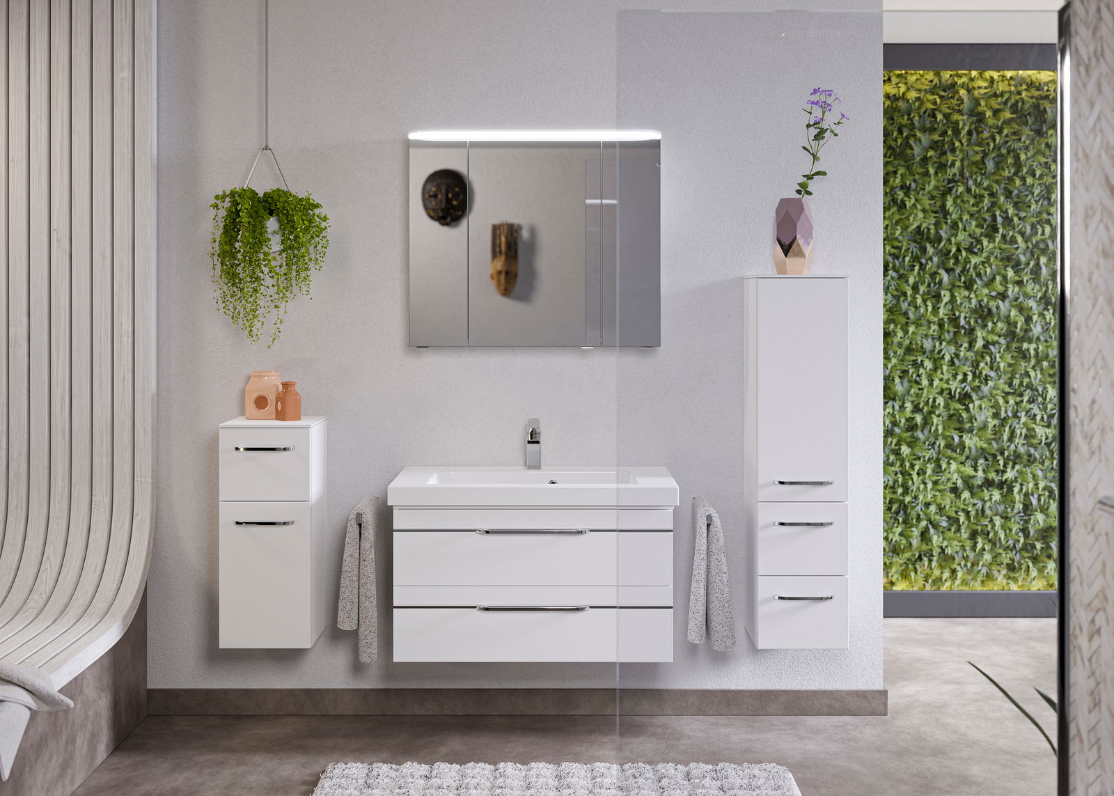 Moderne Badezimmermöbel in Weiß mit Waschbecken, Spiegel und Schränken, frontal betrachtet.