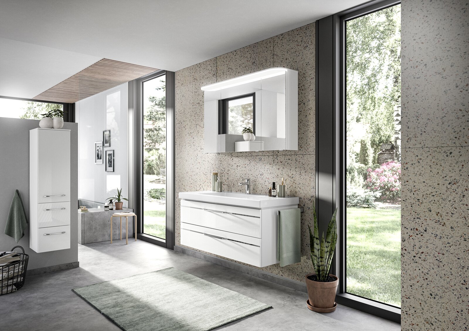 Moderner Badblock in einem stilvollen Badezimmer mit großem Fenster, seitliche Perspektive