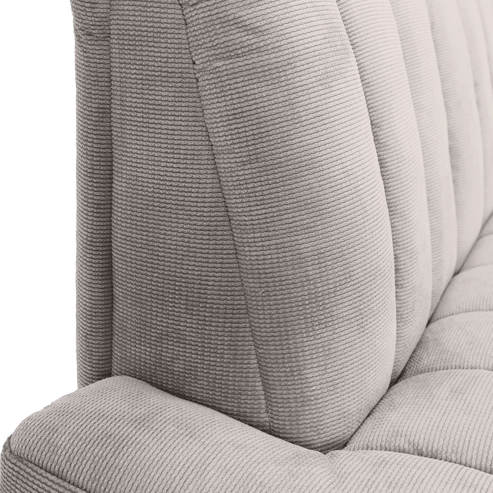 Novel 2,5er-Sitzbank LAILA Nahaufnahme einer grauen, strukturierten 2,5er-Sitzbank mit vertikalen Nähten, seitliche Perspektive