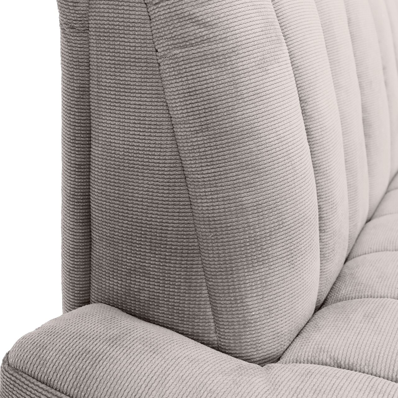 Novel 2,5er-Sitzbank LAILA Nahaufnahme einer grauen, strukturierten 2,5er-Sitzbank mit vertikalen Nähten, seitliche Perspektive