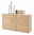 Holz-Sideboard mit drei Schubladen und zwei Türen, dekoriert mit Büchern und modernen Skulpturen, seitliche Perspektive