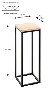 Moderner Beistelltisch mit quadratischer Holzplatte und schwarzem Metallgestell, seitliche Perspektive