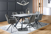 Moderner Esstisch mit grauer Tischplatte und schwarzen Metallbeinen, umgeben von sechs grauen Stühlen in einem stilvollen Esszimmer, seitliche Perspektive.