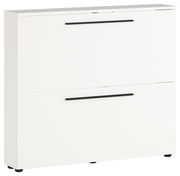 Weißer Schuhschrank mit zwei Klappen und schwarzen Griffen, seitliche Perspektive