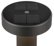 Zwarte ronde zonnepaneeldeksel met vier zonnepanelen en een aan/uit-knop, close-up van bovenaf in een licht schuin perspectief