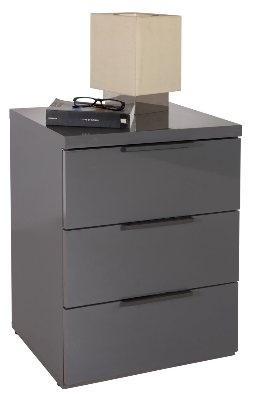 Graue Nachtkonsole mit drei Schubladen, darauf eine quadratische Lampe und ein Buch, seitliche Perspektive