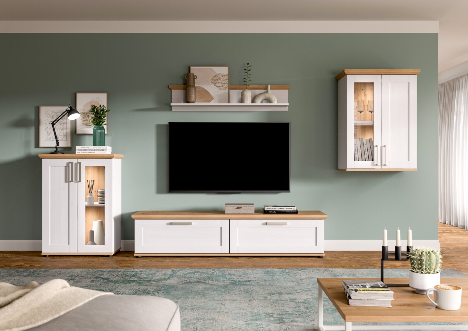 Wohnkombination in modernem Design mit weißem und holzfarbenem Finish, bestehend aus einem TV-Schrank, einem Hängeschrank und einem Regal, frontal betrachtet.