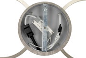 Achterkant van een led-plafondlamp met zichtbare bedrading en montagebeugel.