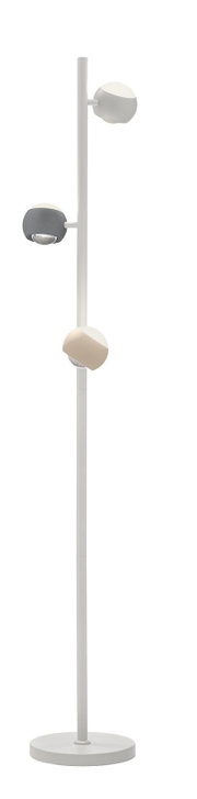 Moderne staande lamp met drie verstelbare lampenkappen in verschillende kleuren, gezien vanaf de zijkant.