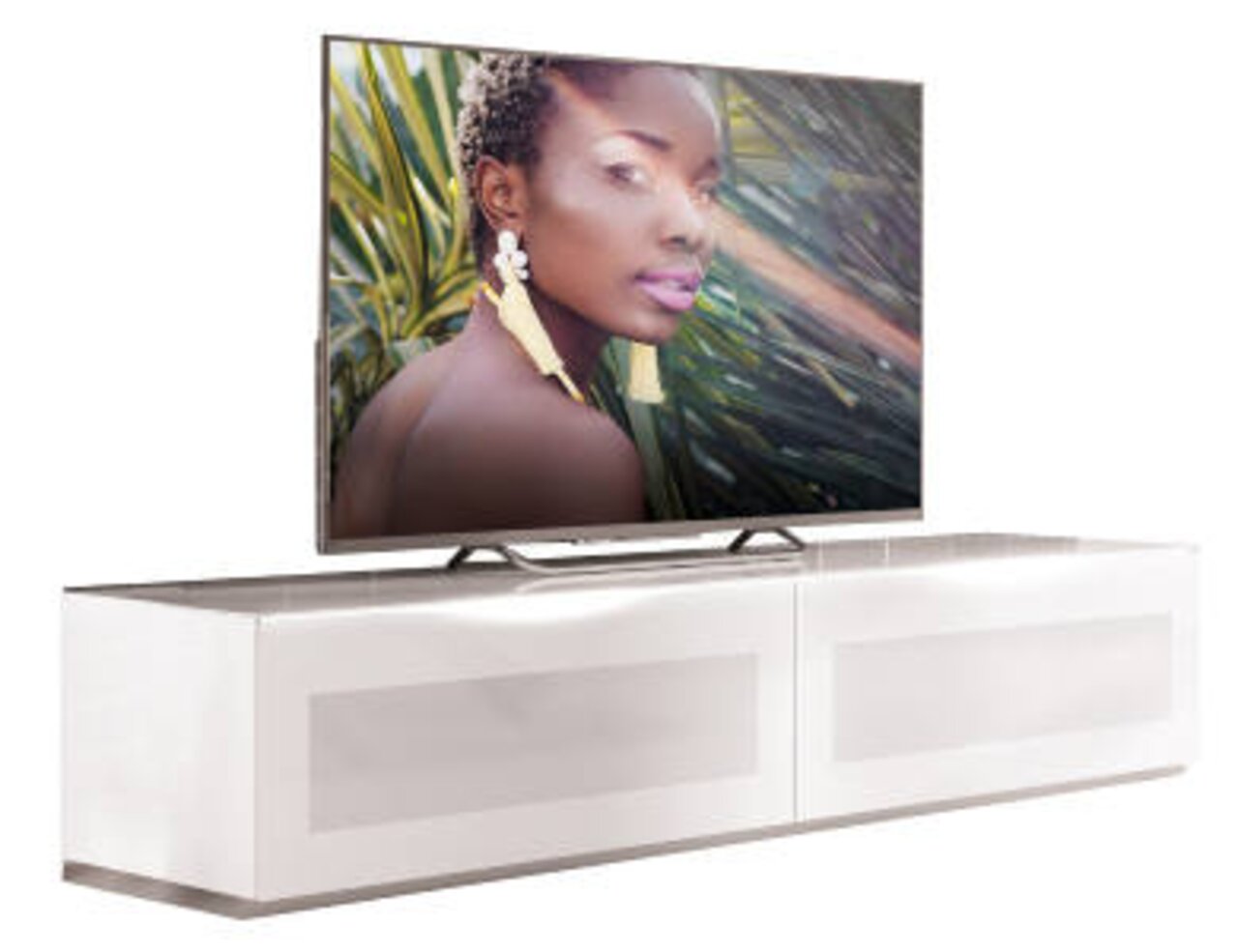Weißes TV-Lowboard mit modernem Design, frontal betrachtet, mit einem großen Flachbildfernseher darauf.