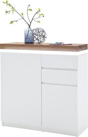 Moderner weißer Schuhschrank mit Holzplatte, dekoriert mit einer Vase und Zweigen, aus frontaler Perspektive.
