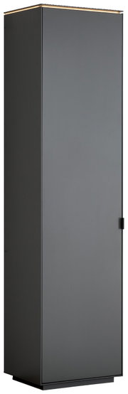 Hoher, schmaler Schrank in Anthrazit und Grau mit dezenter LED-Lichtleiste oben, Ansicht schräg von vorne (3/4-Perspektive)