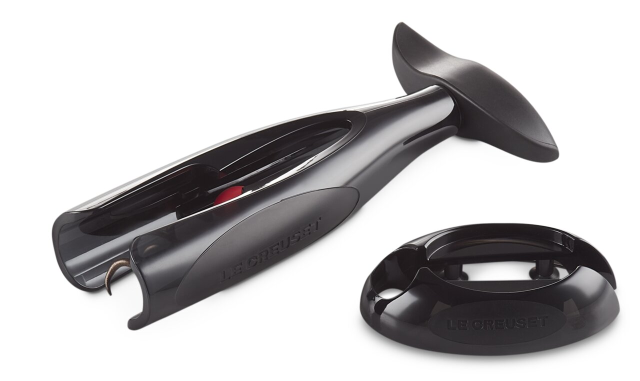 LE CREUSET Korkenzieher 2er-Set ACTIV BALL Schwarzer Korkenzieher ActivBall Set mit zwei Teilen, seitliche Perspektive