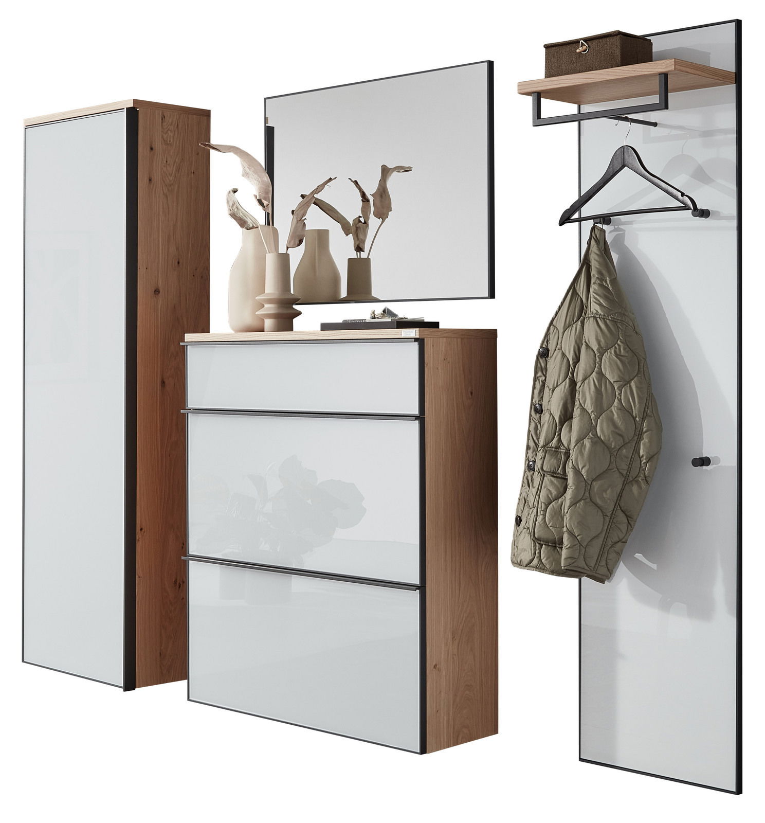 Garderoben-Set 4-tlg. in moderner Holz- und Weißoptik, bestehend aus einem hohen Schrank, einer Kommode mit drei Schubladen, einem Spiegel und einer Wandgarderobe mit Ablage und Kleiderhaken. Perspektive: Frontalansicht.