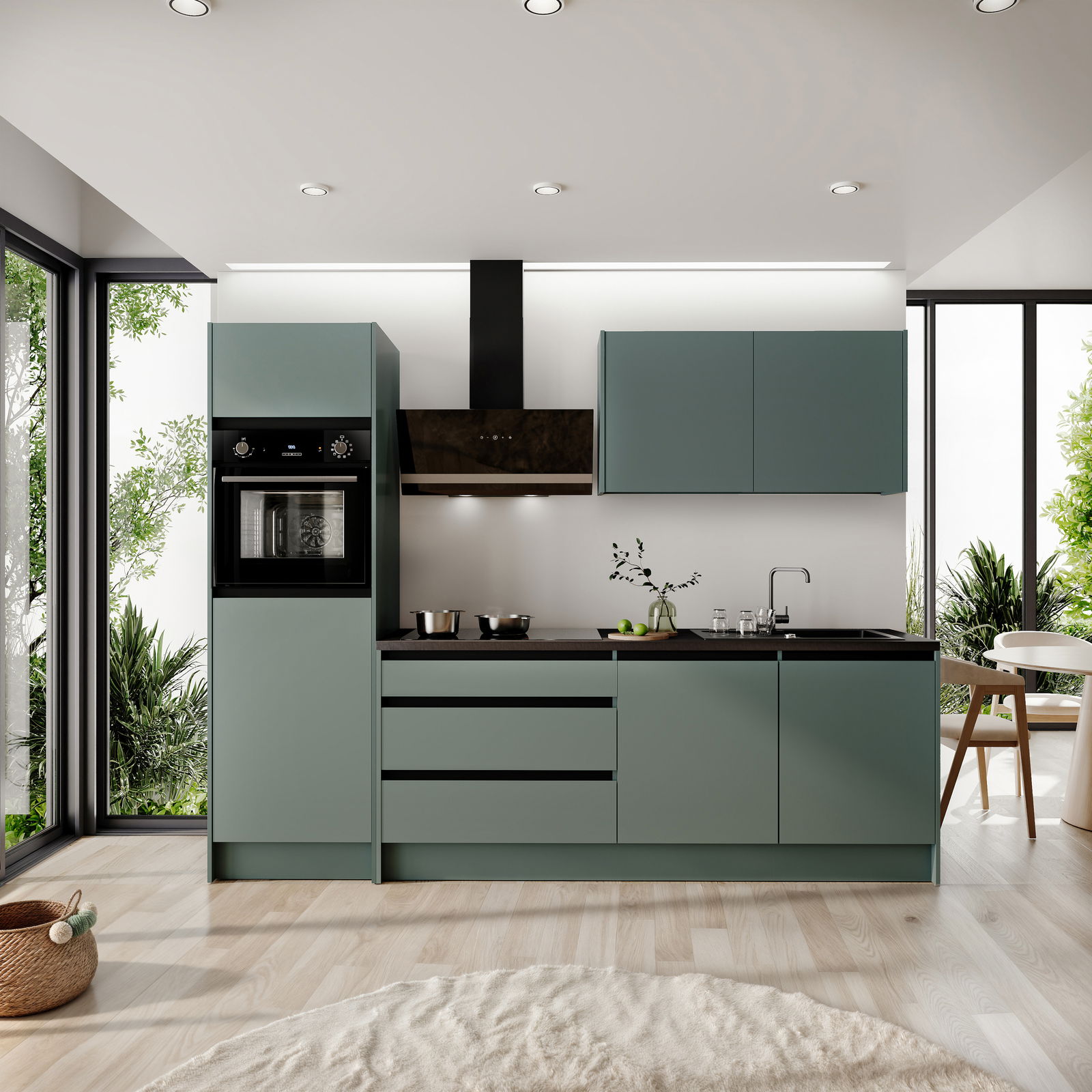 Moderne Küchenzeile in mattem Grün mit eingebautem Ofen, Dunstabzugshaube und Spüle, frontal fotografiert in einem hellen Raum mit großen Fenstern.