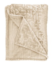 Beige Plaid 140x190cm mit eingeprägtem Muster, ausgebreitet und teilweise gefaltet, von oben betrachtet