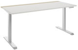 Moderner E-Schreibtisch in seitlicher Perspektive mit weißer Tischplatte und hellen Akzenten.