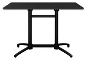 Schwarzer Bistrotisch mit quadratischer Tischplatte und stabilen Metallbeinen, Frontalansicht.
