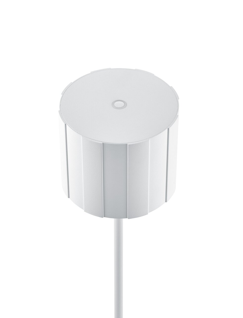 Obere Perspektive auf eine weiße, zylindrische Akku-Stehleuchte mit strukturiertem Design.