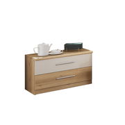 Kommode mit zwei Schubladen in Holzoptik, dekoriert mit Teekanne und Tasse, seitliche Perspektive