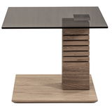 Moderner Beistelltisch mit Glasplatte und Holzsäule, seitliche Perspektive