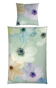 Wendebettwäsche mit großem Blumenmuster in Pastellfarben, Draufsicht