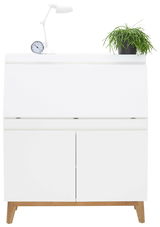Moderner weißer Sekretär mit Holzbeinen, dekoriert mit einer Tischlampe und einer Pflanze, frontal betrachtet.