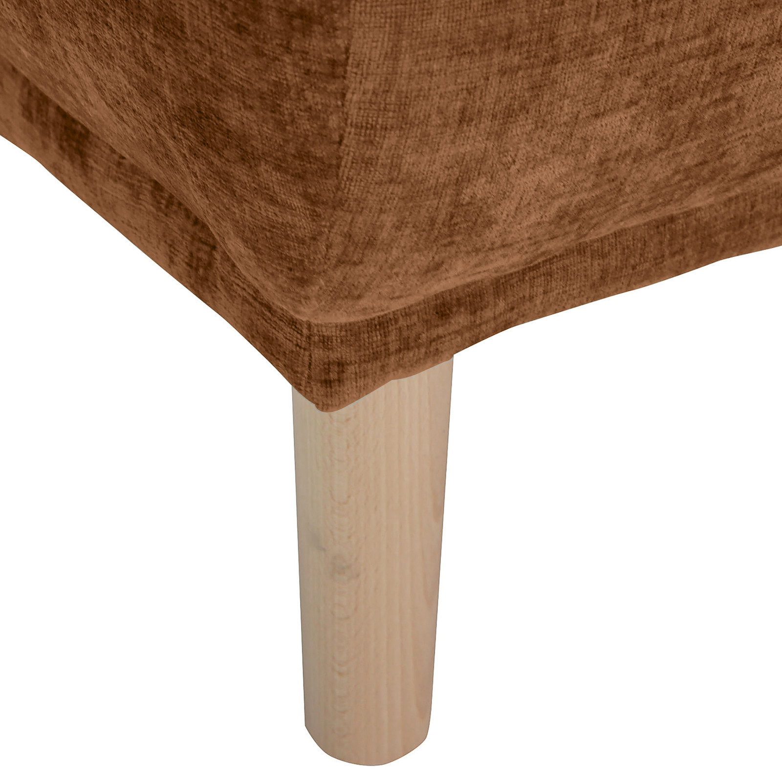 Nahaufnahme eines Hockers mit braunem Stoffbezug und hellem Holzbein, seitliche Perspektive.