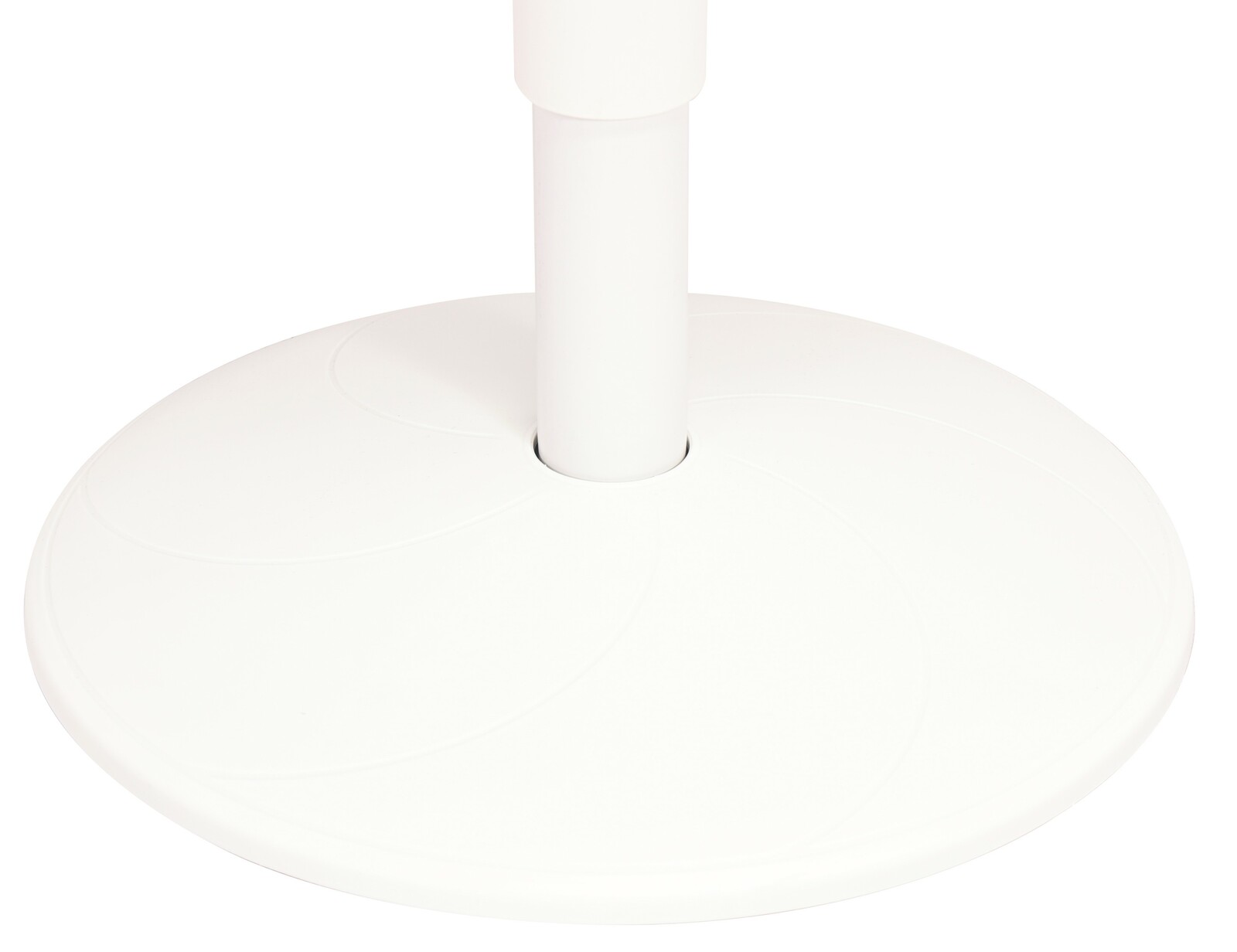 Nahaufnahme der Basis eines weißen Sitzhockers aus seitlicher Perspektive