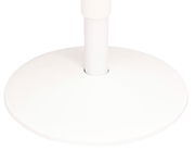 Nahaufnahme der Basis eines weißen Sitzhockers aus seitlicher Perspektive