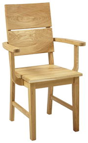 Holzstuhl mit Armlehnen aus hellem Holz, seitliche Perspektive