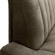 Nahaufnahme einer gepolsterten 2er-Sitzbank in braunem Stoff, seitliche Perspektive