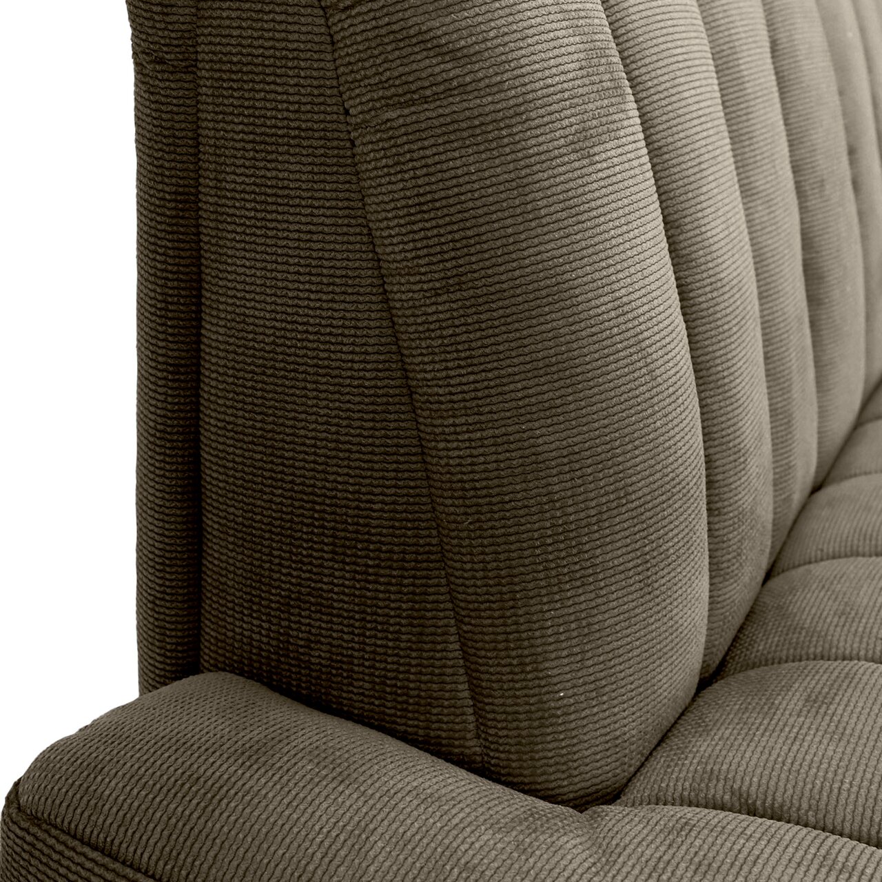 Nahaufnahme einer gepolsterten 2er-Sitzbank in braunem Stoff, seitliche Perspektive