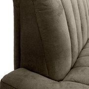 Nahaufnahme einer gepolsterten 2er-Sitzbank in braunem Stoff, seitliche Perspektive