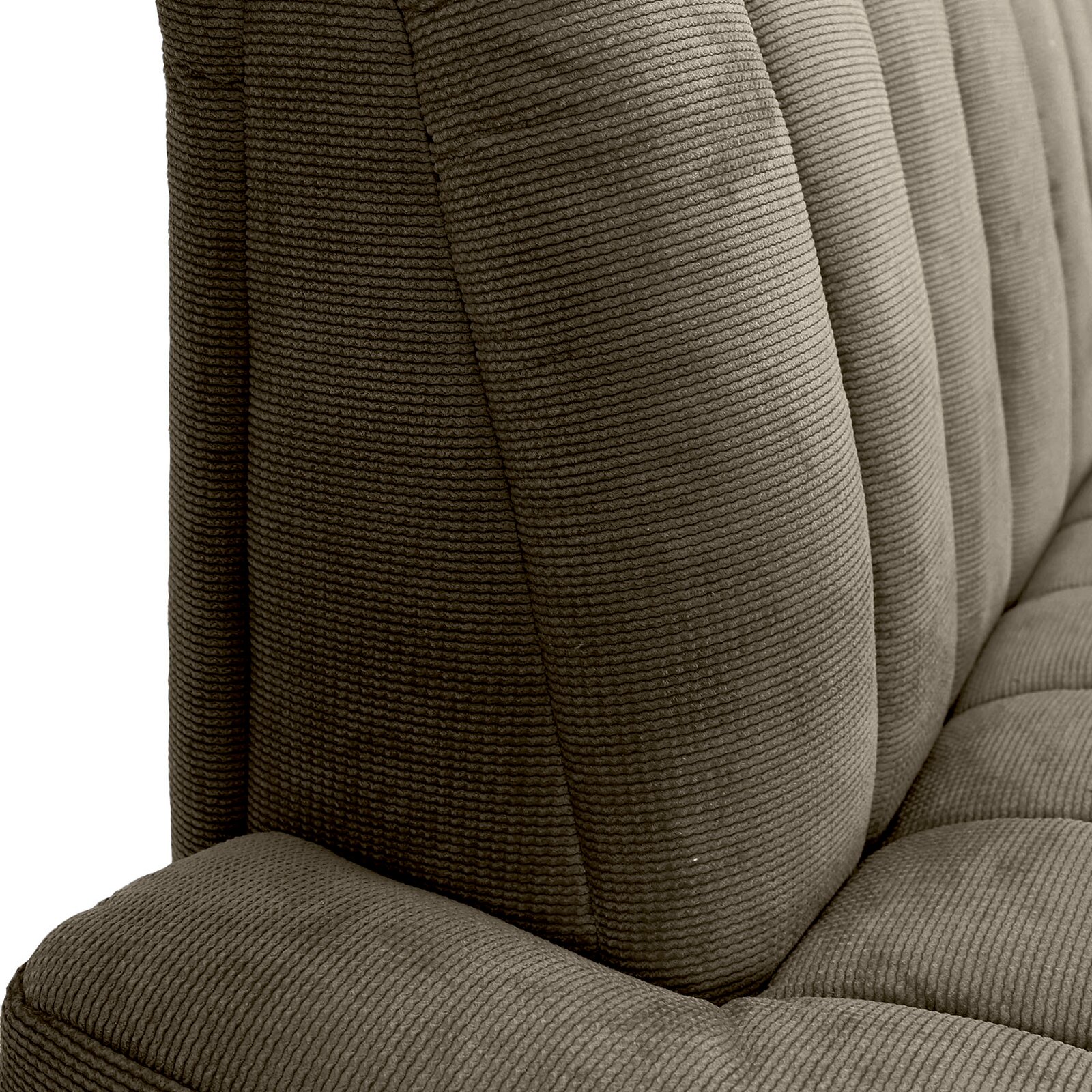 Nahaufnahme einer gepolsterten 2er-Sitzbank in braunem Stoff, seitliche Perspektive