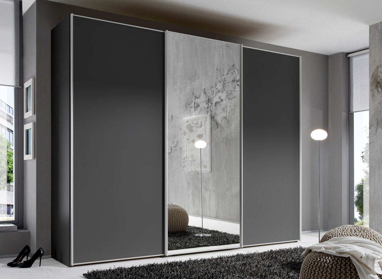Moderner Schwebetürenschrank in dunklem Grau mit Spiegeltür, seitliche Perspektive