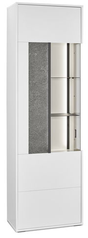 Moderne weiße Vitrine mit Glastüren und grauer Steinoptik, seitliche Perspektive