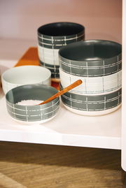 Müslischale 13 cm mit modernem geometrischen Muster, seitliche Perspektive