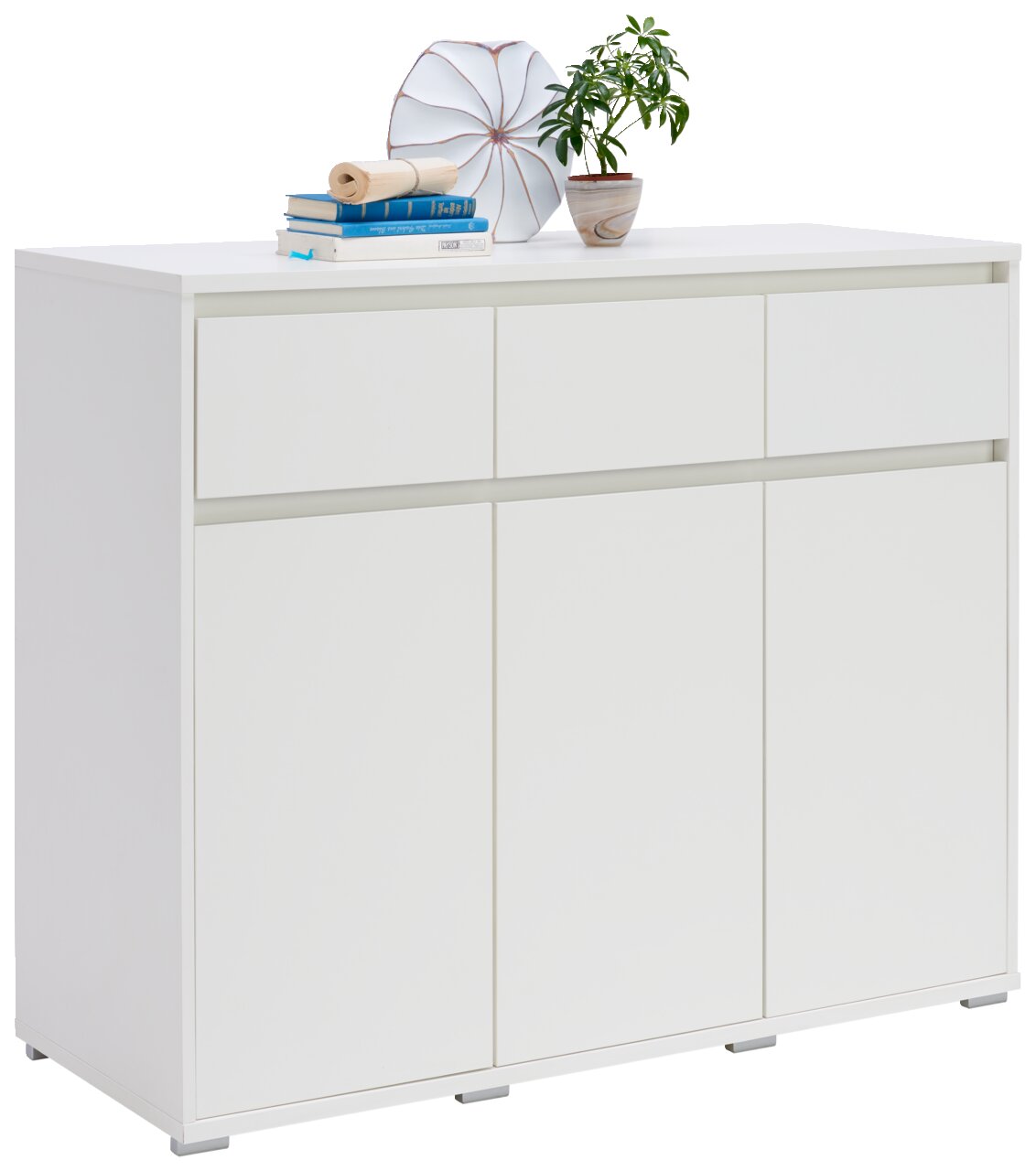 Carryhome Sideboard LINE Weißes Sideboard mit drei Schubladen und drei Türen, dekoriert mit Büchern, einer Pflanze und einer Vase, seitliche Perspektive