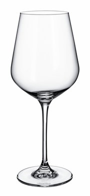 Eleganter Rotweinkelch aus klarem Glas, seitliche Ansicht