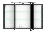 Spiegelschrank mit drei Türen, teilweise geöffnet, mit Glasregalen und integrierter Steckdose, Frontalansicht